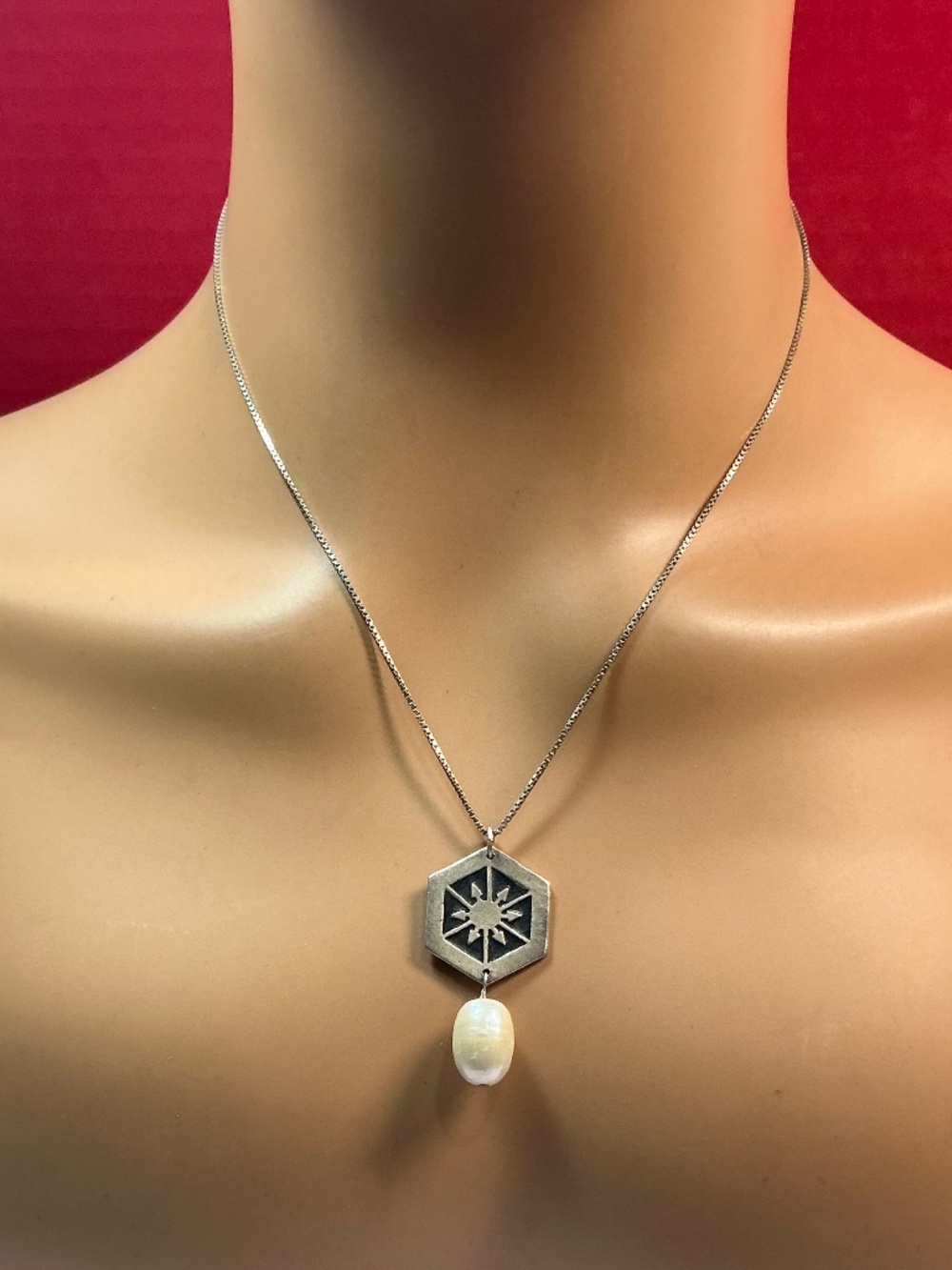 Vintage Sterling Silver Octagon 🛑 Compass 🧭 Pendant Necklace W/ pearl. 19.5”